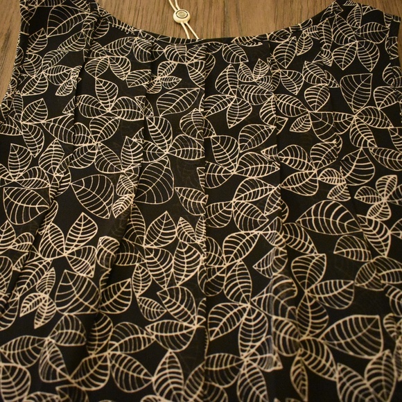 Max Studio Printed Pleated Swing Dress - Picture 6 of 7